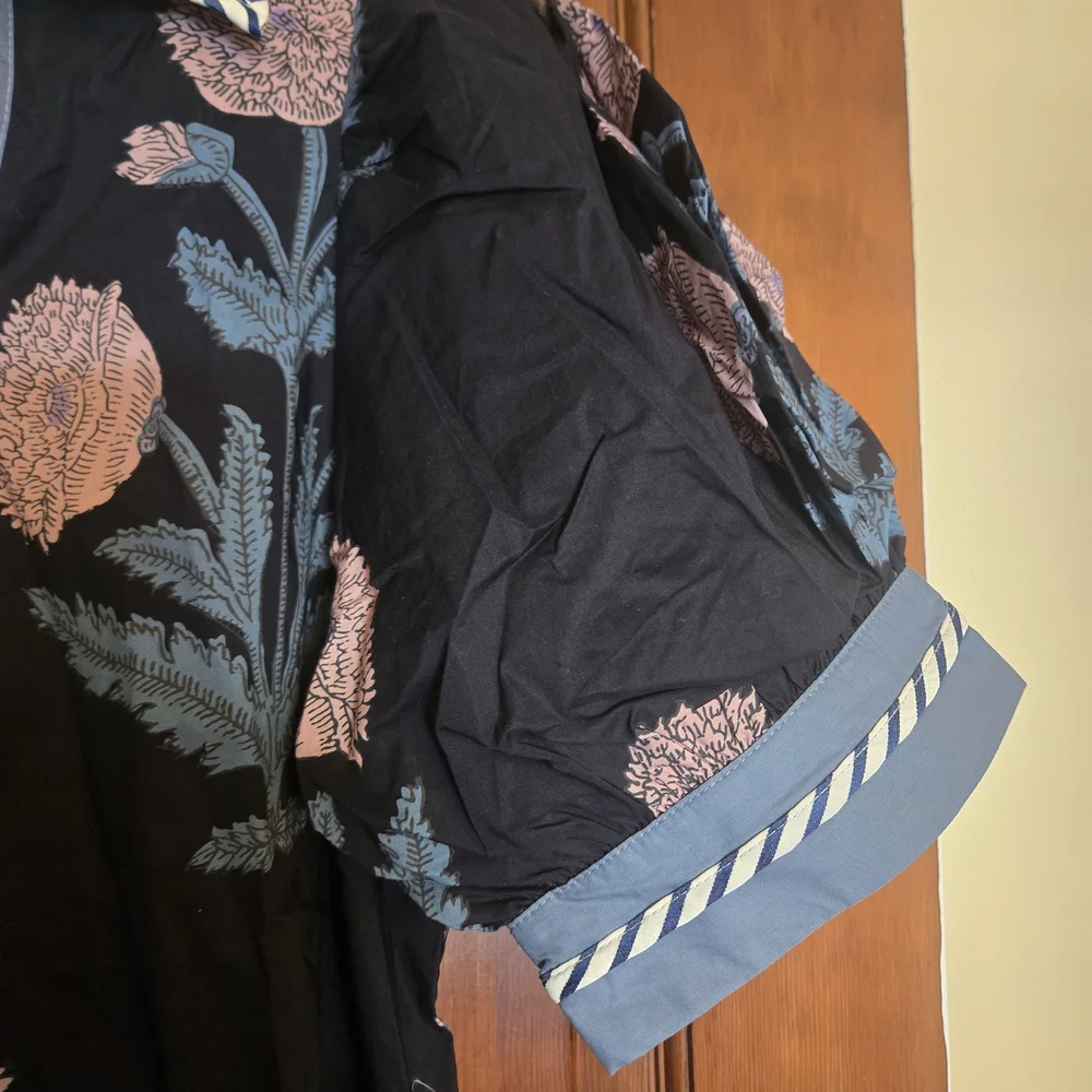 NWT Entro Delta Bloom Floral Blouse with Blue Accents - Picture 4 of 8